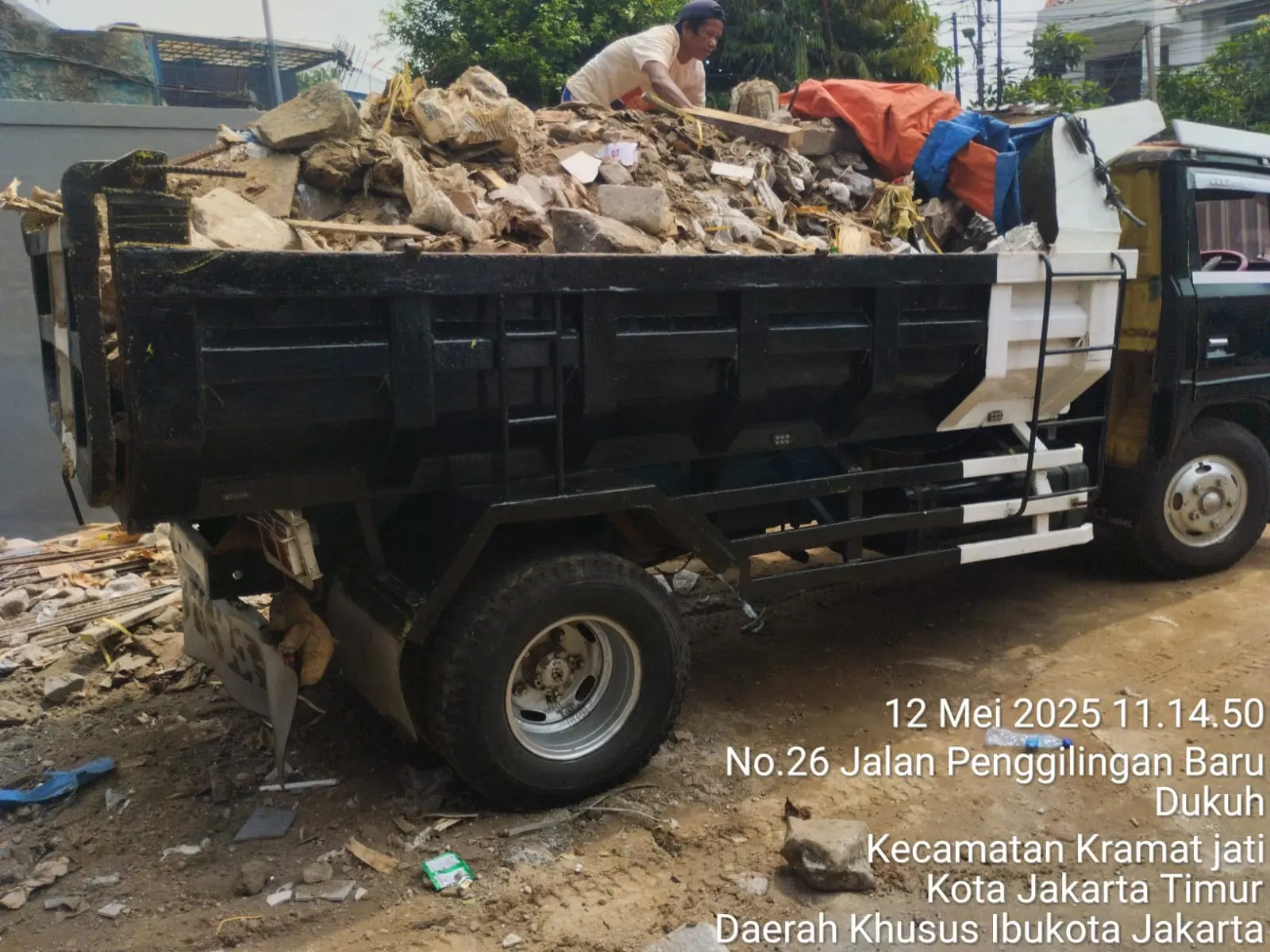 Jasa buang puing bangunan